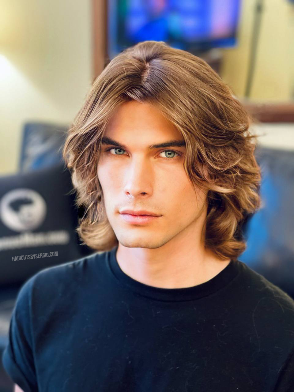 Get the Perfect Curtains Haircut for Men's Wavy Hair – Haircuts By Sergio